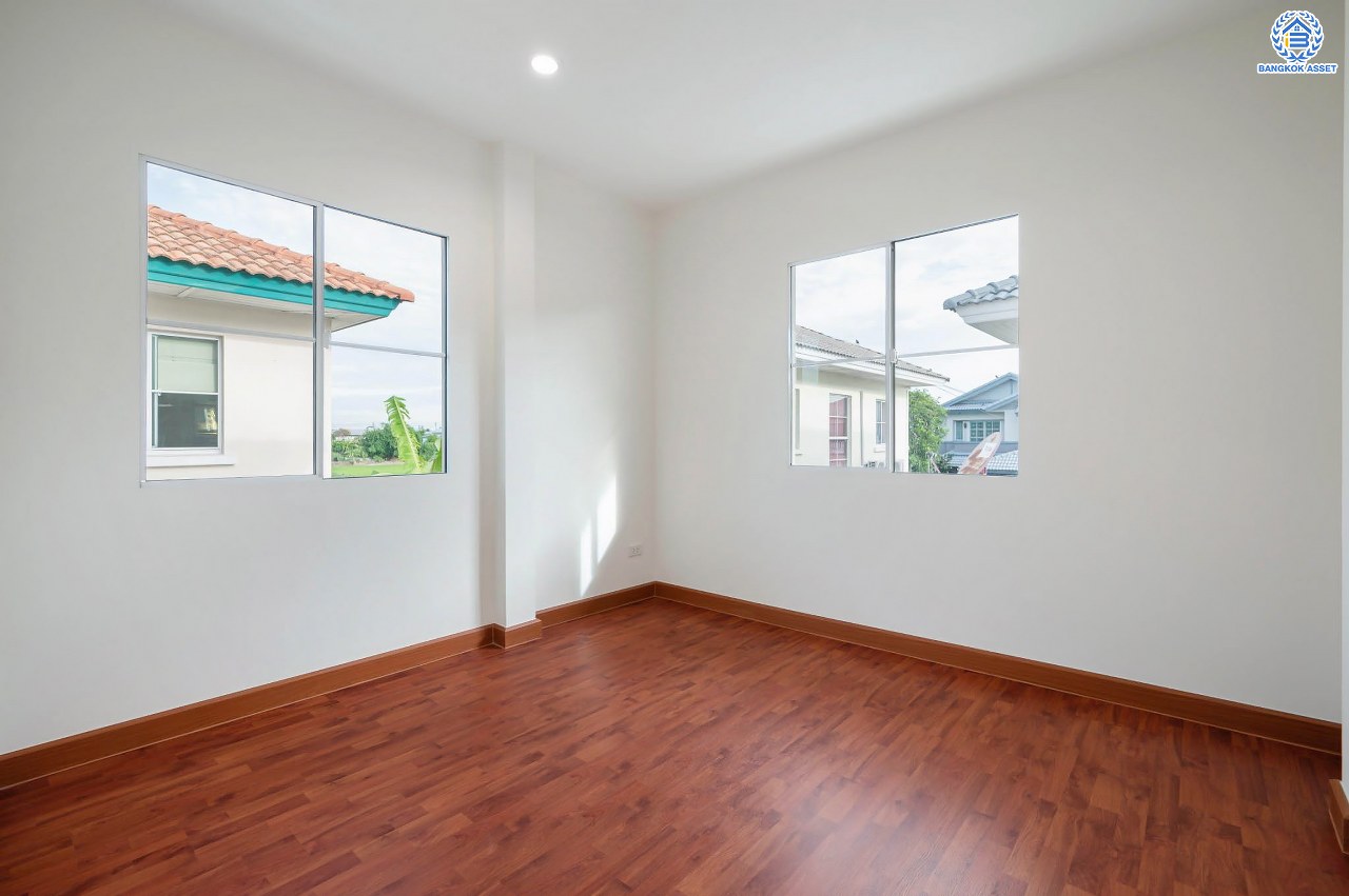 บ้านมือสองตกแต่งใหม่ คุณภาพระดับ L&H โครงการ ชลลดา วัดลาดปลาดุก บนเนื้อที่ 53.2 ตร.ว. ฟังก์ชัน 3 ห้องนอน 2 ห้องน้ำ 1 ที่จอดรถ บนทำเลศักยภาพ เชื่อมต่อหลายเส้นทาง ใกล้รถไฟฟ้าสายสีม่วง "สถานีคลองบางไผ่" และเซ็นทรัล เวสต์เกต